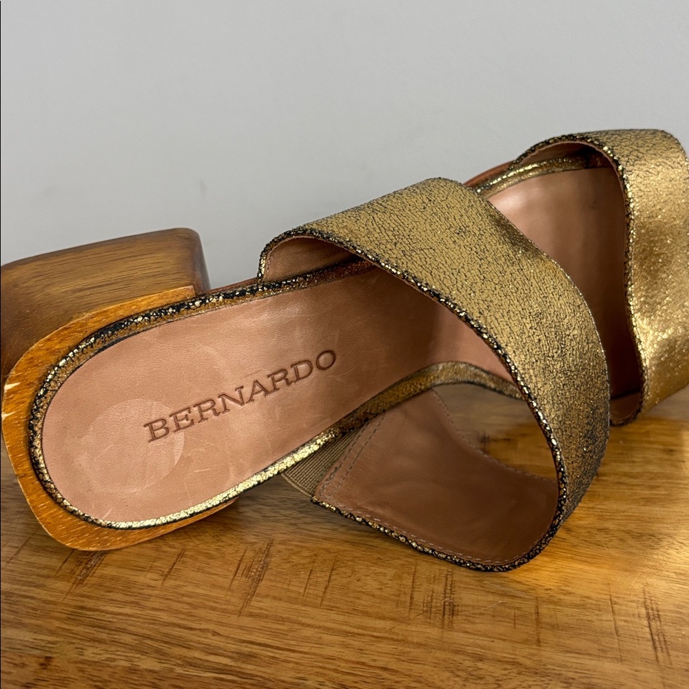 Bernardo Y2K Bri Metallic Gold Crackle Leather Slide Sandals Chunky Heel - Picture 7 of 10